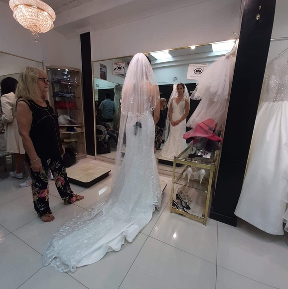 Wedding Dress - Picture 6 of 7